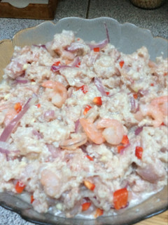 Una foto de Ceviche de merluza o pescada 🐟🦐