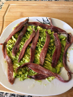 Una foto de Aguacate con anchoas