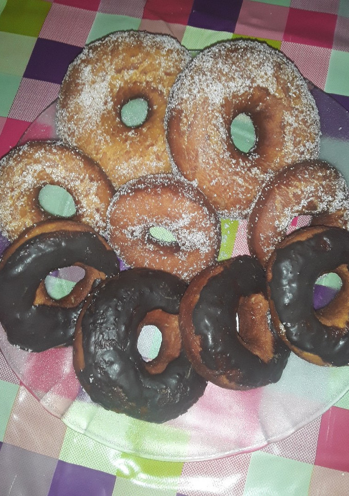 Una foto de Donas y mini donas caseras muy ricas y esponjosas
