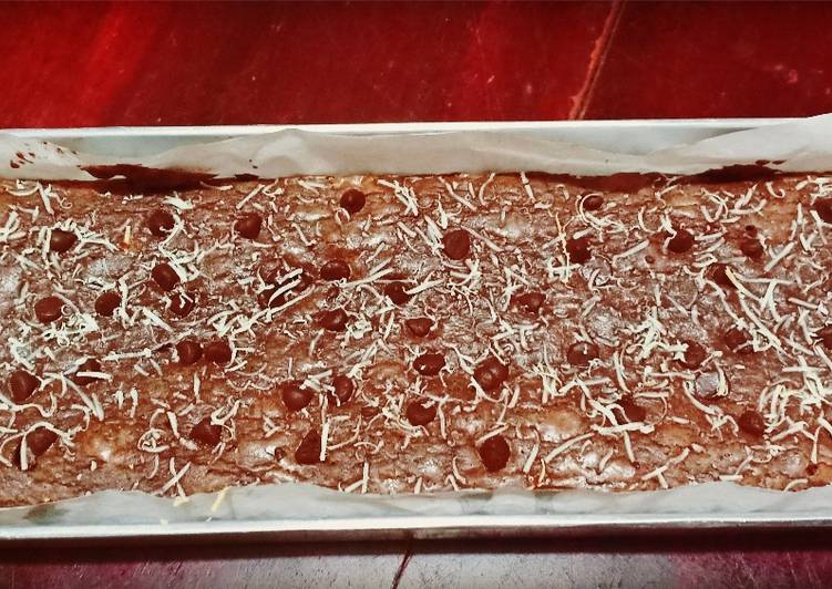 Brownies Cokelat Topping Keju Choco Chips