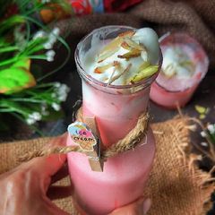 A picture of Roohafza milkshake.