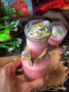 A picture of Roohafza milkshake.
