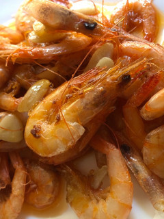 Una foto de Quisquillas al ajillo 🦐🦐