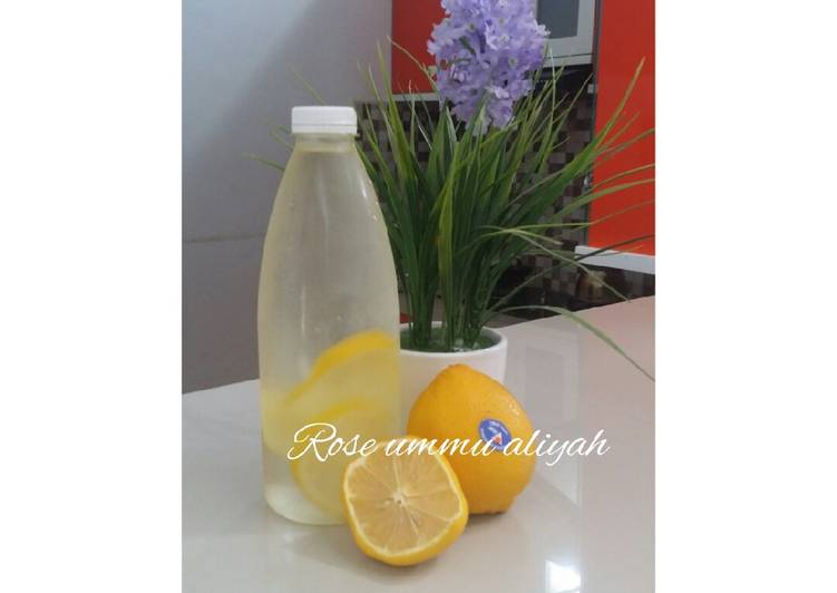 Cara termudah untuk Menyegarkan Untuk Mencoba Di RumahInfused water lemon