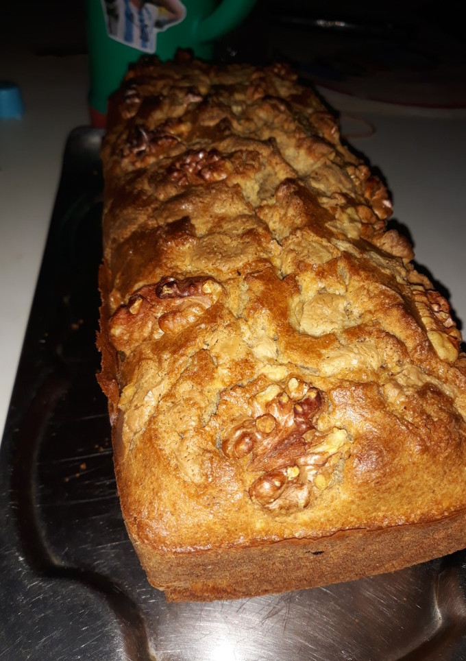 Una foto de Budín de avena y nueces relleno de mermelada casera de frutilla