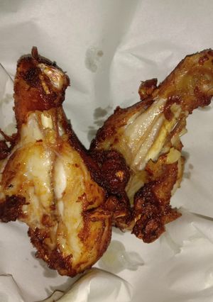 รูปของ น่องไก่หมักซอสหอยนางรมทอด | Fried Chicken Legs Marinated in Oyster Sauce