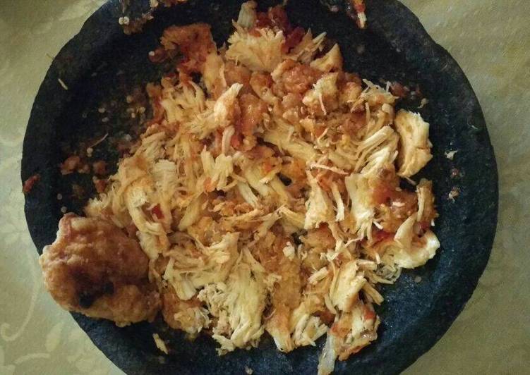 Ayam geprek nampol