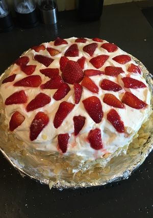 A picture of Strawberry Cake (Le Fraisier).