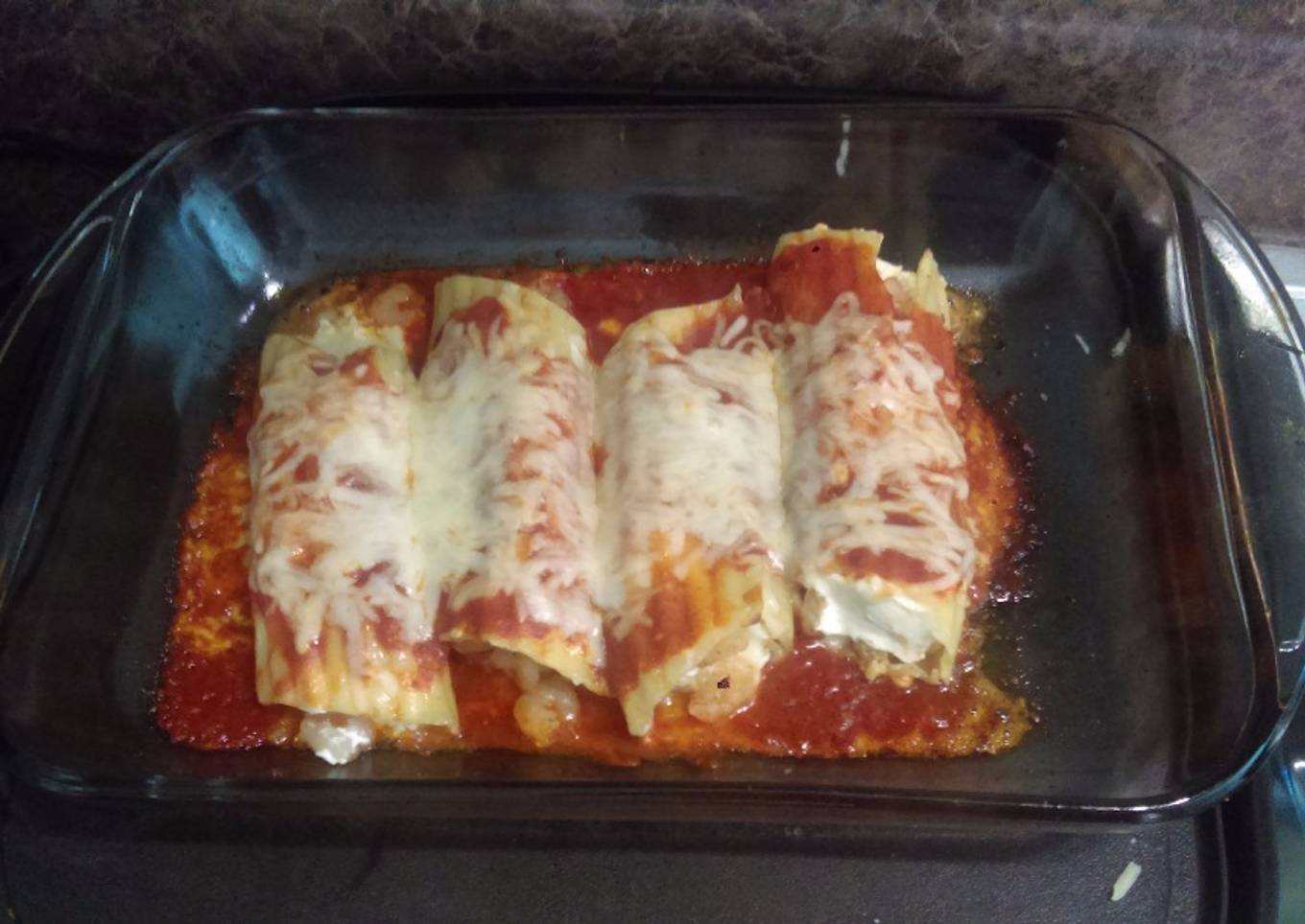 Canelones rellenos de queso crema camaron y pollo