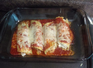 Una foto de Canelones rellenos de queso crema camaron y pollo