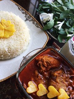 عکسی از دستور خورشت مرغ و بادمجـون🥘