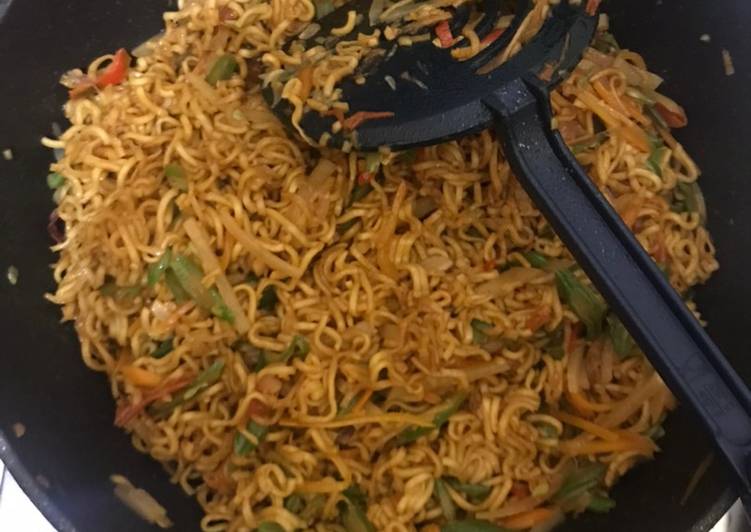 Bagaimana Membuat Mie goreng sayur sederhana yang Lezat