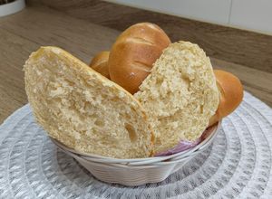 Una foto de Pan bolillos de leche