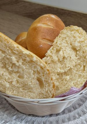 Una foto de Pan bolillos de leche