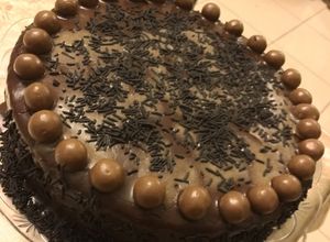صورة لوصفة كيكة الشوكولا بصوص الجوكلت😍🍫
