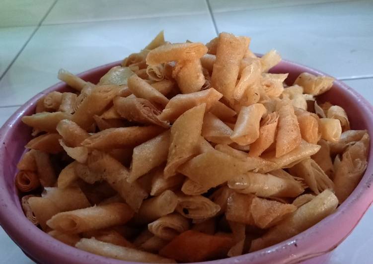 Bagaimana Menyiapkan Kulit Lumpia Goreng, Enak