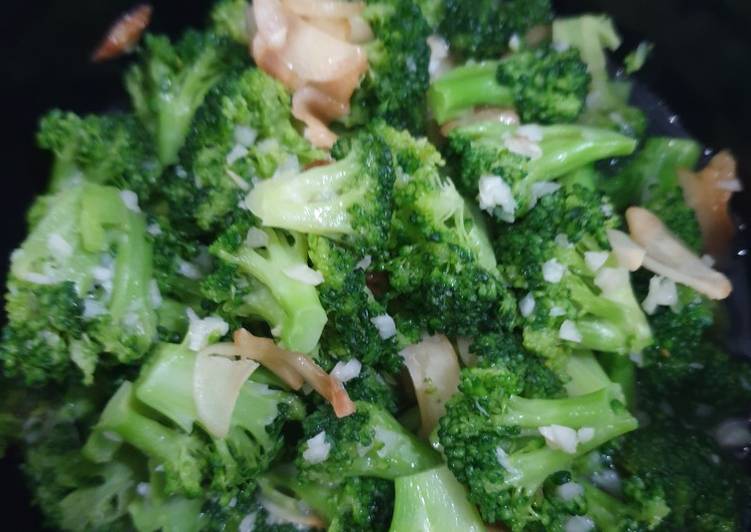 Cara Gampang mengolah Tumis Brokoli Bawang Putih, Anti Gagal