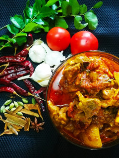 கீழை மட்டன் கறிக்குழம்பு(Keezhai mutton karikulambu recipe in tamil) செய்முறை முக்கிய புகைப்படம்