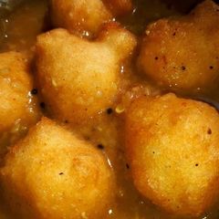 A picture of Sambhar vada.