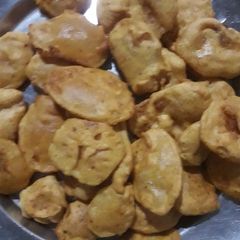 A picture of Aloo Besan ki pakodi.