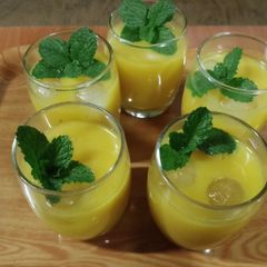 A picture of Papaya & turmeric smoothie 🥤.