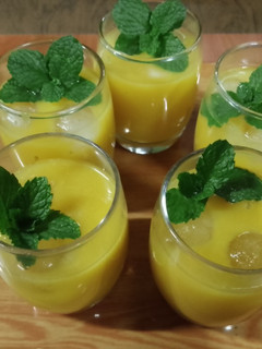A picture of Papaya & turmeric smoothie 🥤.
