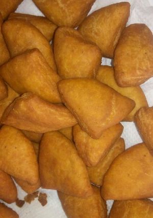 A picture of Mango flavored mandazis.