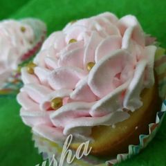 A picture of Vanilla cup cakes.