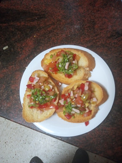 Una foto de Bruschetta de ensalada express