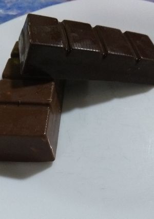 Una foto de Barras de chocolate y maní. Al estilo block