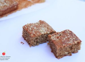 Foto principal de Bizcocho de copos de avena integral y almendra