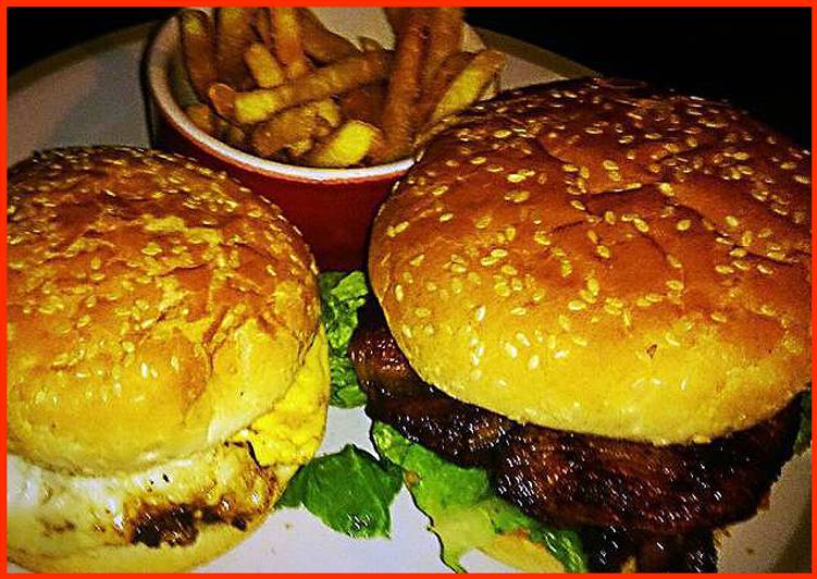 Tex's Egg & Bacon Cheeseburgers �?� �?��?��?�🧀