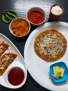 ચીઝ આલુ પરાઠા (Cheese Aloo paratha recipe in gujarati) રેસીપી મુખ્ય ફોટો