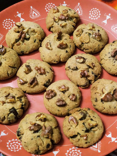 A picture of Choco walnut cookies.