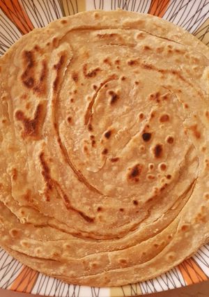 A picture of Khasta lachedar paratha.