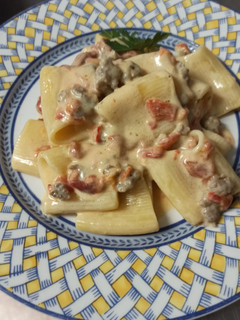 Foto di Paccheri con salsiccia e peperoni