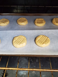A picture of Peanut Butter Cookies.