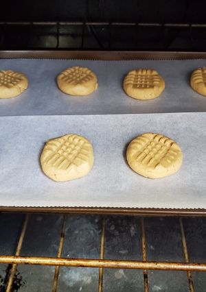 A picture of Peanut Butter Cookies.