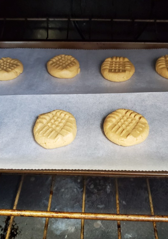 A picture of Peanut Butter Cookies.