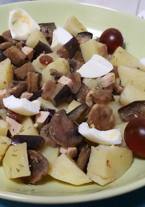 Foto principal de Patata con berenjena, pavo y huevo duro