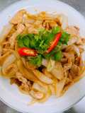Ayam tumis bawang bombay (chicken sauteed onions)