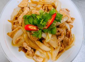 Foto resep Ayam tumis bawang bombay (chicken sauteed onions)