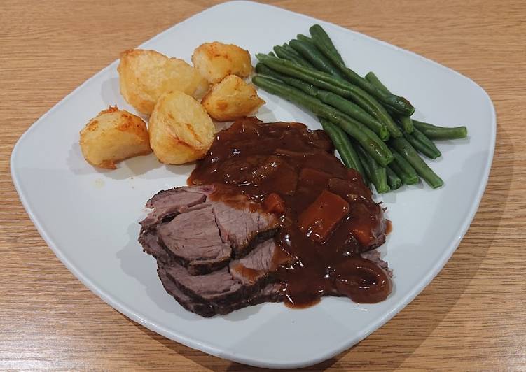 Steps to Prepare Any-night-of-the-week Slow Cooker Roast Beef with Red Wine Gravy