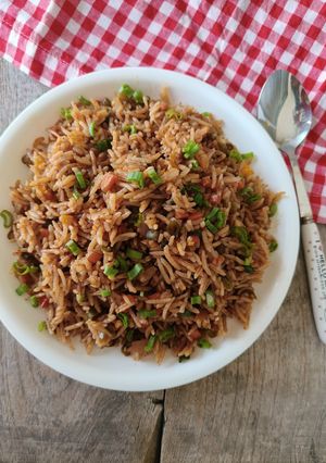 સેઝવાન રાઈસ (Schezwan Rice Recipe In Gujarati) રેસીપી મુખ્ય ફોટો