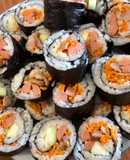 Cơm cuộn xúc xích thịt xào rau củ