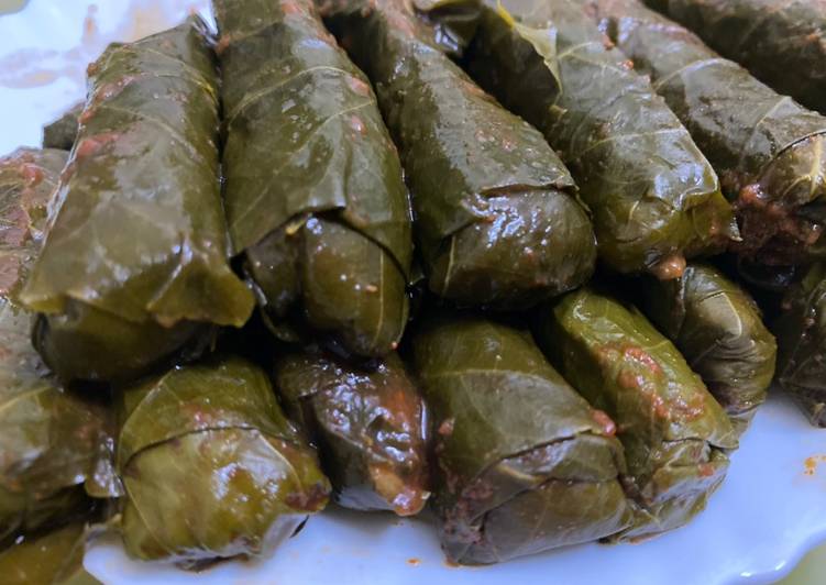 محشى ورق العنب بالفلفل الاحمر
