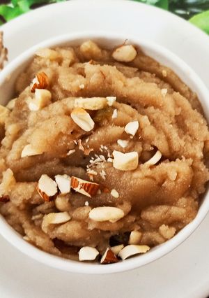 सूजी हलवा (suji halwa recipe in Hindi) रेसिपी मुख्य फोटो