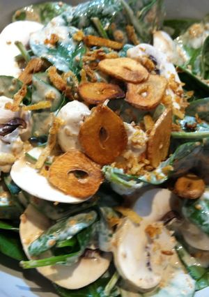 A picture of Spinach & Mushrooms Salad.
