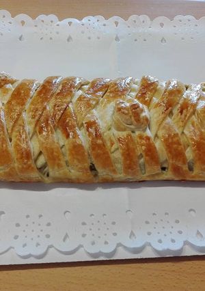 Una foto de Trenza de gulas, setas, gambas y bacon