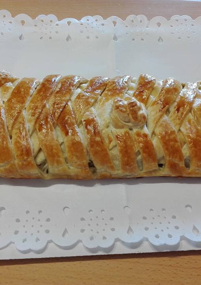 Una foto de Trenza de gulas, setas, gambas y bacon